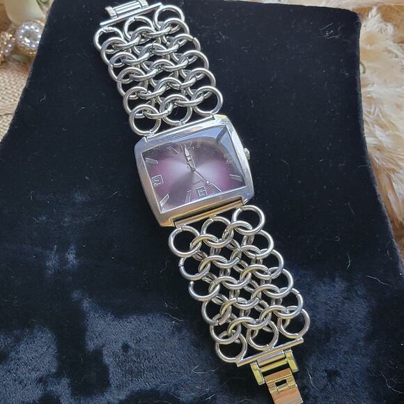 Vintage GG Quartz Watch Plum Dial Chain Link Bold Retro Watch Gift for Her - Picture 7 of 12